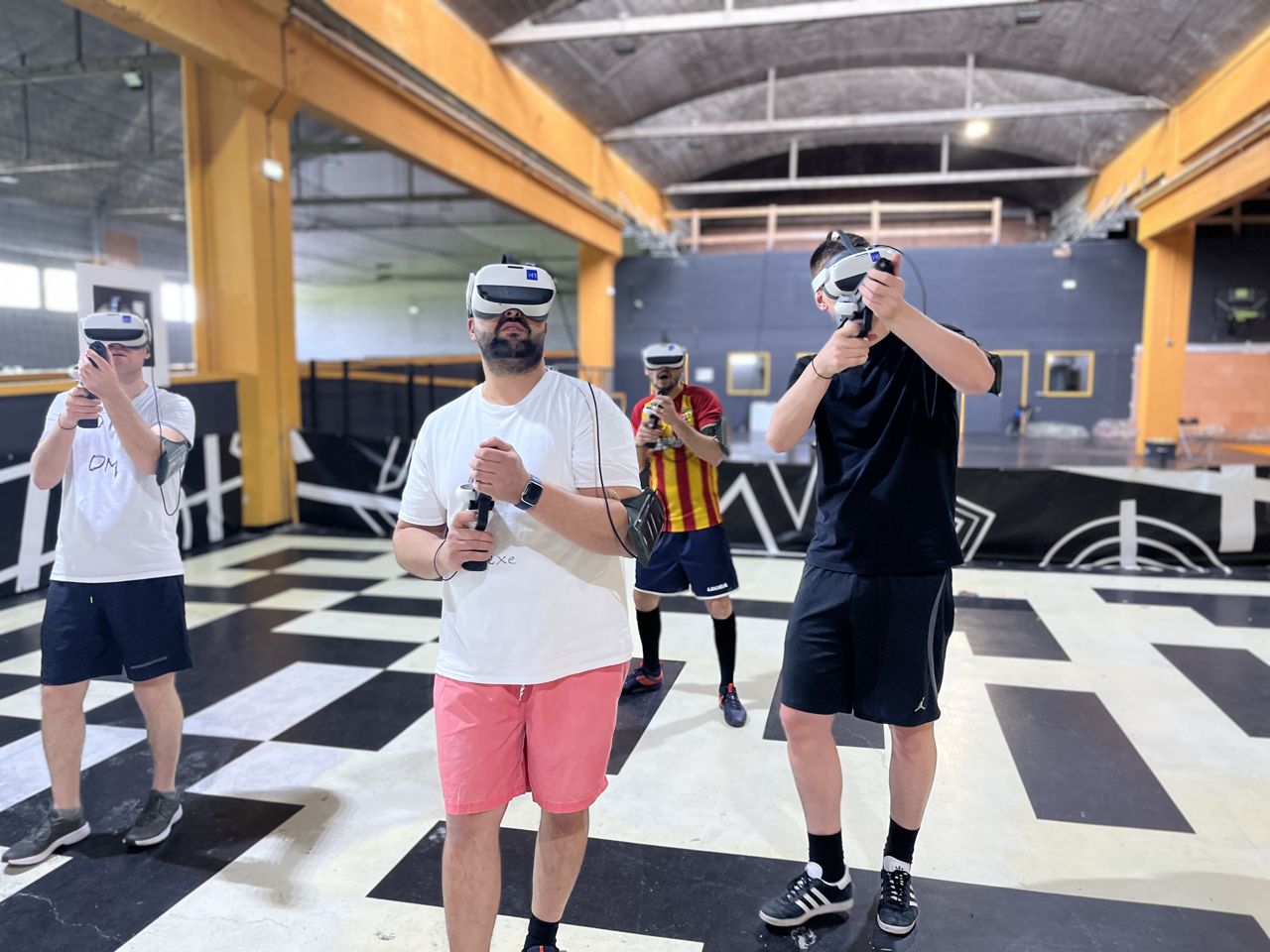 Groupe équipé de casques de réalité virtuelle chez Team Square