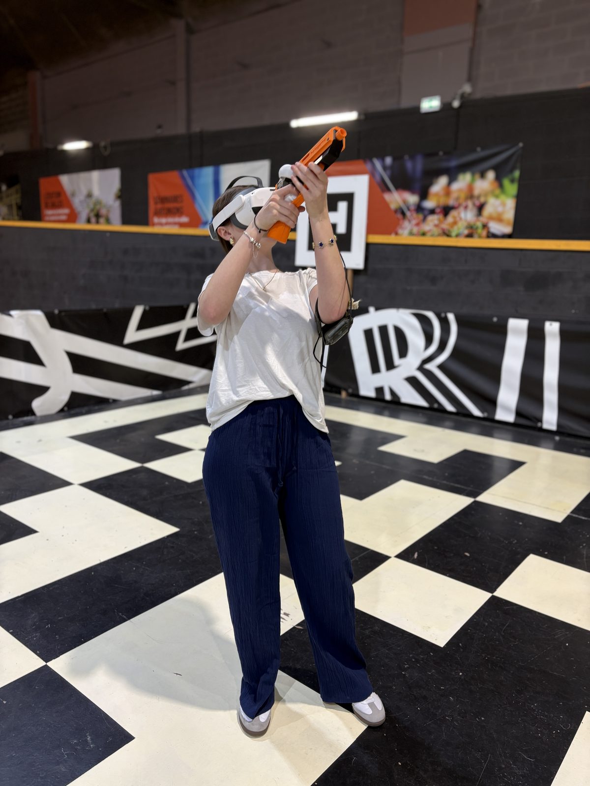 Deux enfants équipés de casques VR pendant une session chez Team Square